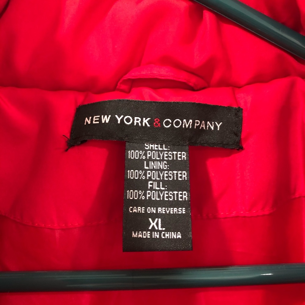 *SOLD* NWOT New York & Co Fitted Red Puffer Jacket - Picture 4 of 6